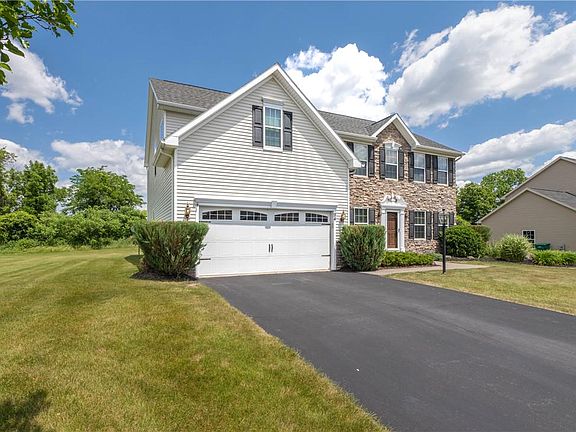 3rd image of 94 Woodgreen Dr