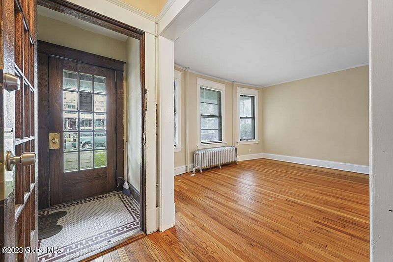 4th image of 257 Manning Boulevard