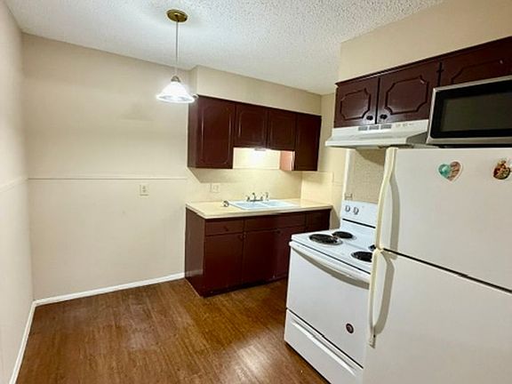 4th image of 920 Speight Ave #102