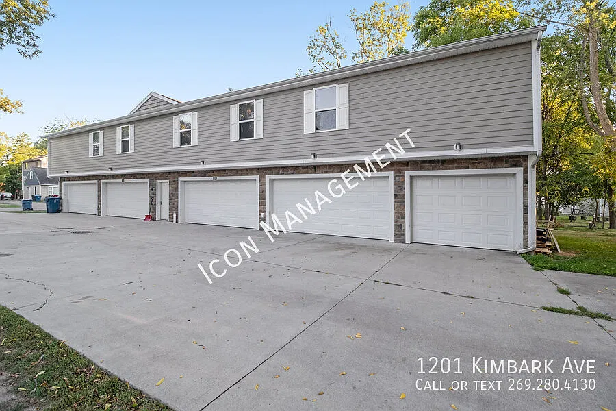 Flexible lease options! Near WMU!! — Photo 2