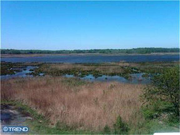5th image of 484 N Bay Dr