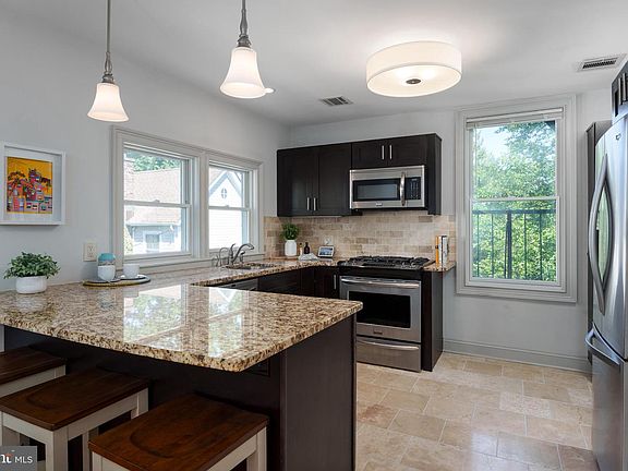 5th image of 44 Park Pl Unit 2
