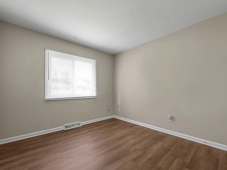 833 Malabu Dr — Photo 23