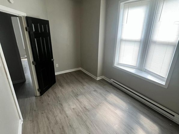 305 N Evans St FLOOR 1