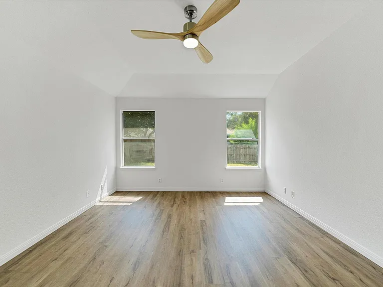 1707 Primrose Ln — Photo 14