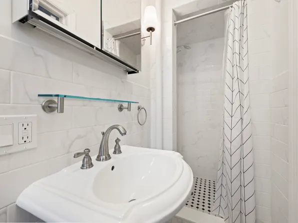 86-10 34th Avenue image 7 of 12