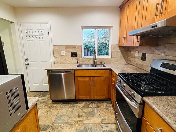 5th image of 1275 Crowley Ave