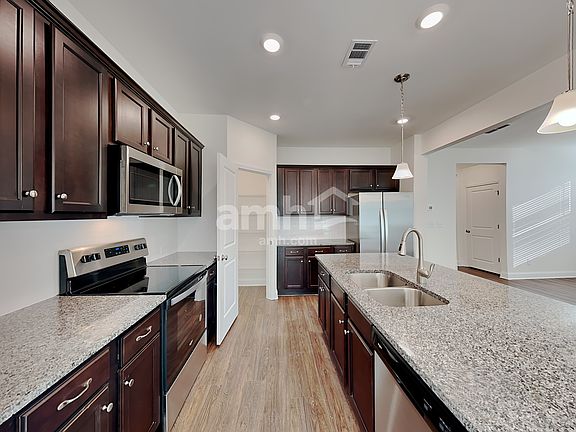 4th image of 7062 Creeksong Dr