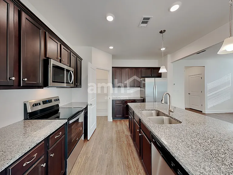 7062 Creeksong Dr — Photo 4