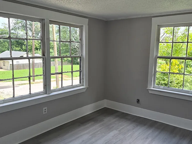 1819 Bismark St — Photo 1