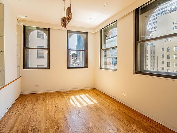 4th image of 65 Nassau St APT 10B