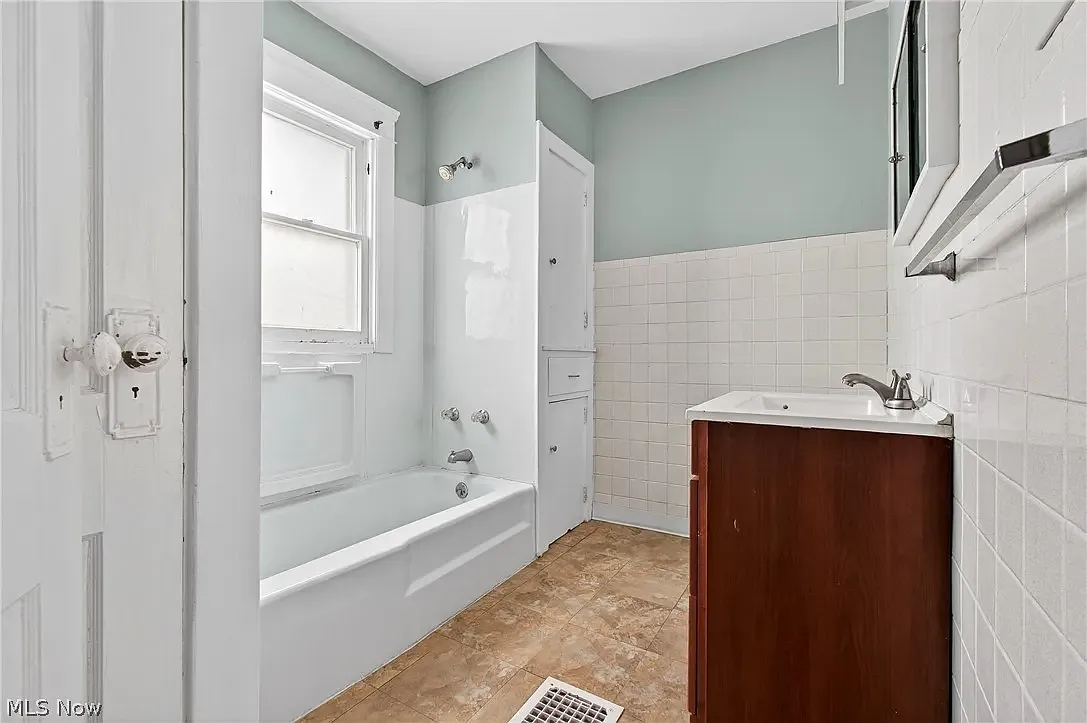 245 E Ford Ave — Photo 2