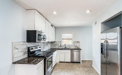 5th image of 609 49th Pl NE