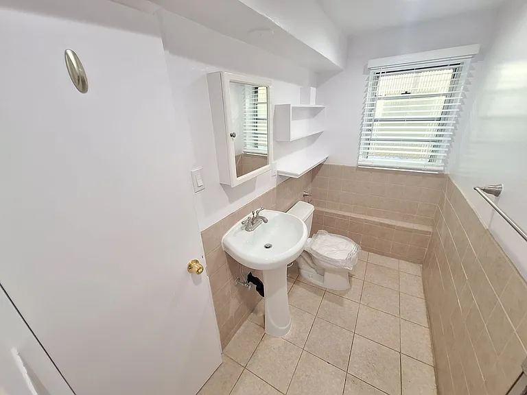 1515 S Beverly Glen Blvd #10 — Photo 3