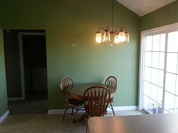 4th image of 611 Hampstead Ave
