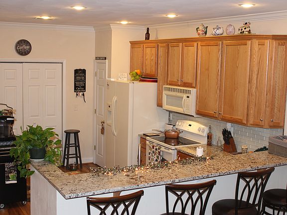 4th image of 214 Cypress Ct #214