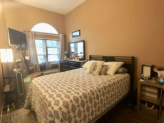 Rented by Irving Properties of New York, LLC | media 9