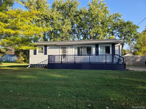 6041 Roberta St, Burton, MI 48509