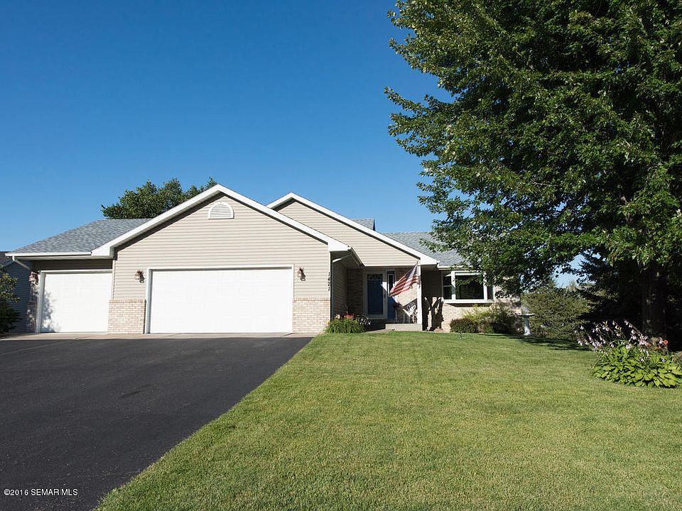1st image of 1421 Surrey Ln