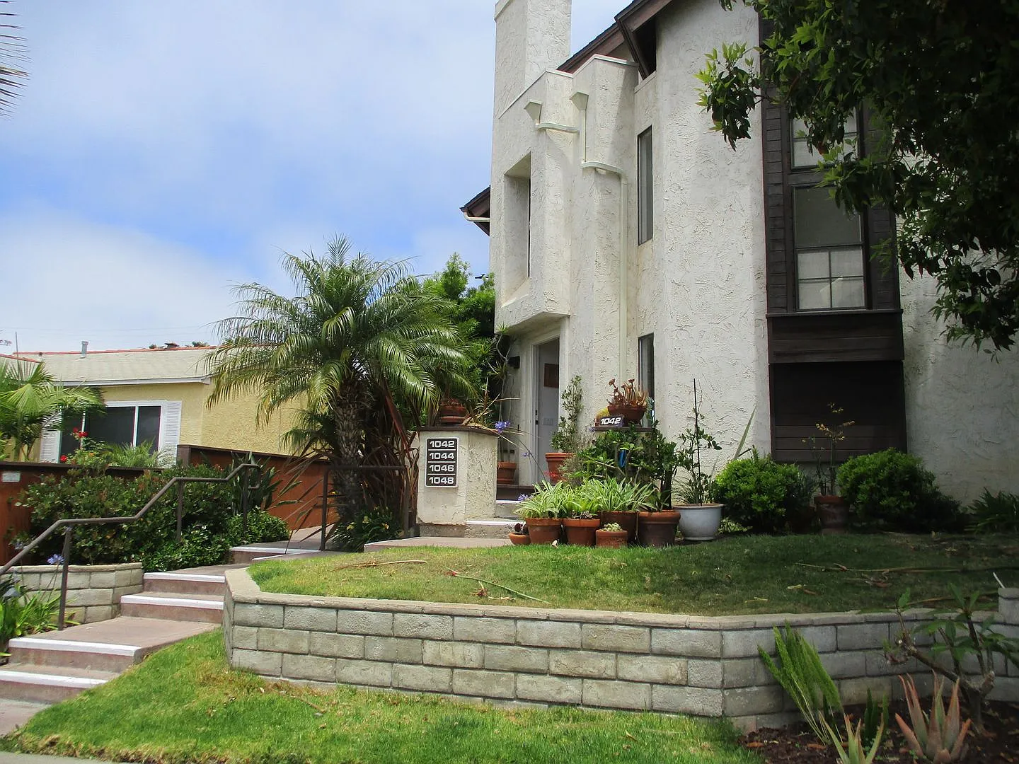 Pacific Beach 2 Bdr 2.5 Bath Town Home 2 Blocks from Beach — Photo 1