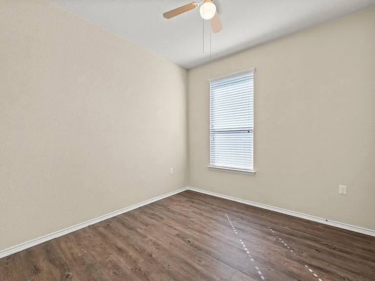 5704 Levenwood Ln — Photo 17