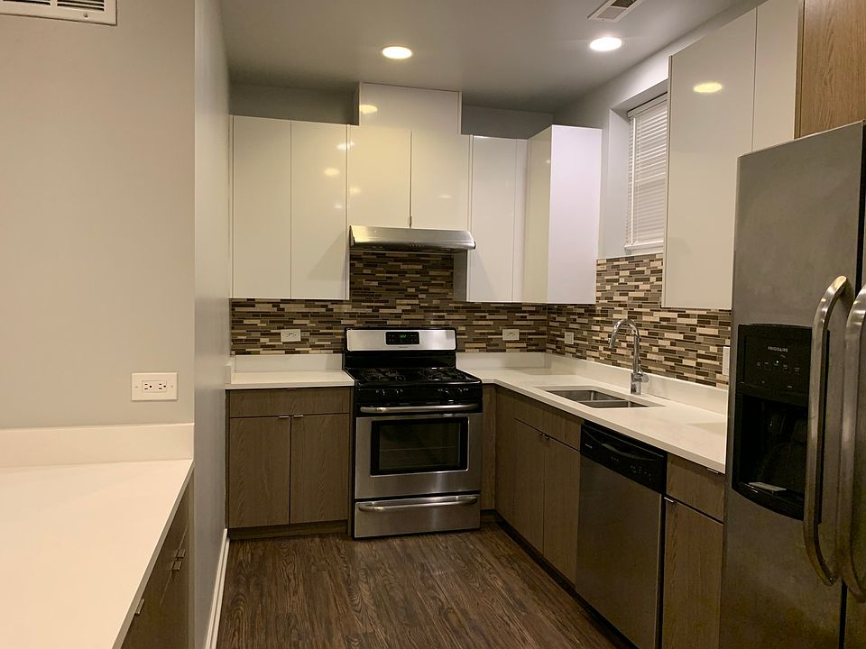 1st image of 3249 S Emerald Ave #1