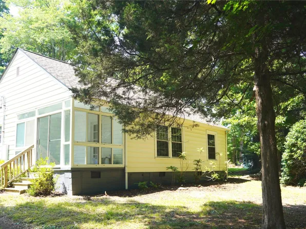 677 Combs Cir, Hillsborough, NC 27278