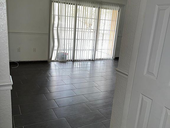 4th image of 4029 Versailles Dr Unit 1-4029F