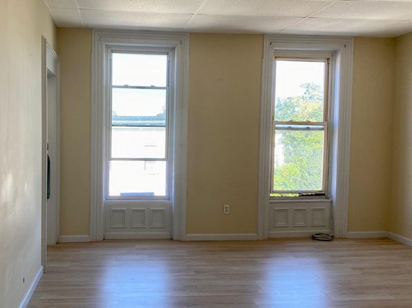 274 4th St UNIT 3