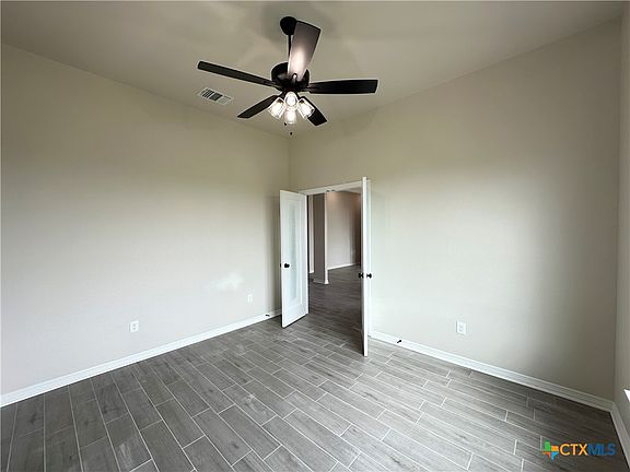 3rd image of 910 Alice Cir