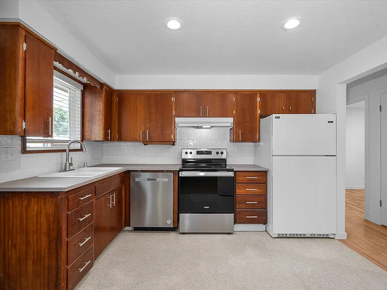 4411 N Whitehouse St — Photo 3