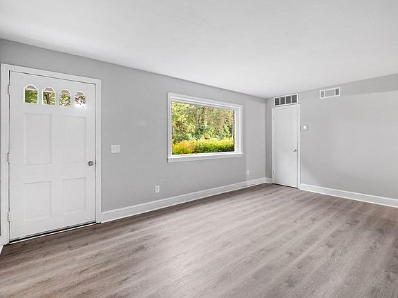 5th image of 445 Riverview St #1
