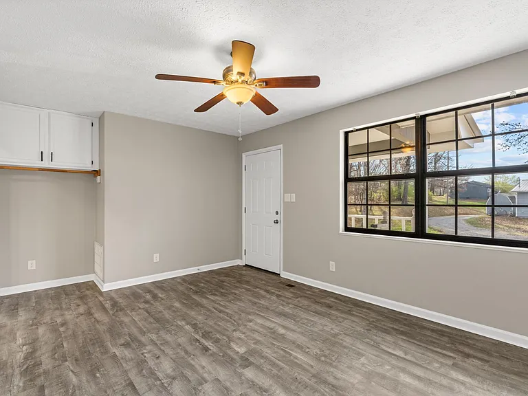 629 Ed Davis Rd — Photo 6