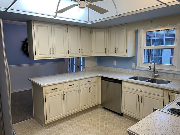 5th image of 1579 Vinton Ave