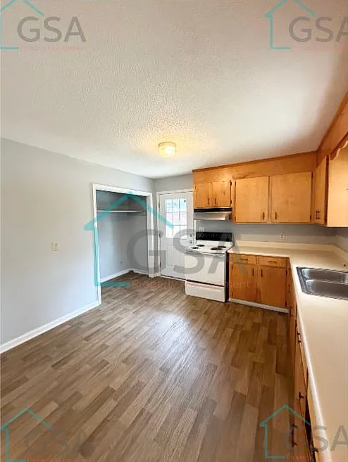 3 bed, 1072 sqft, $1,700 — Photo 3