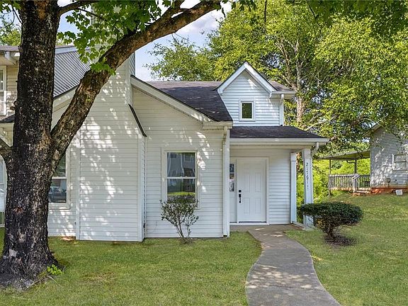 2nd image of 2176 Wellington Cir