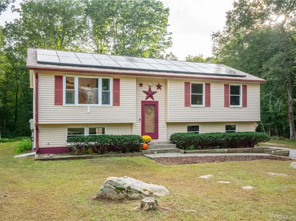 25 Cranberry Drive, Montville, CT 06382