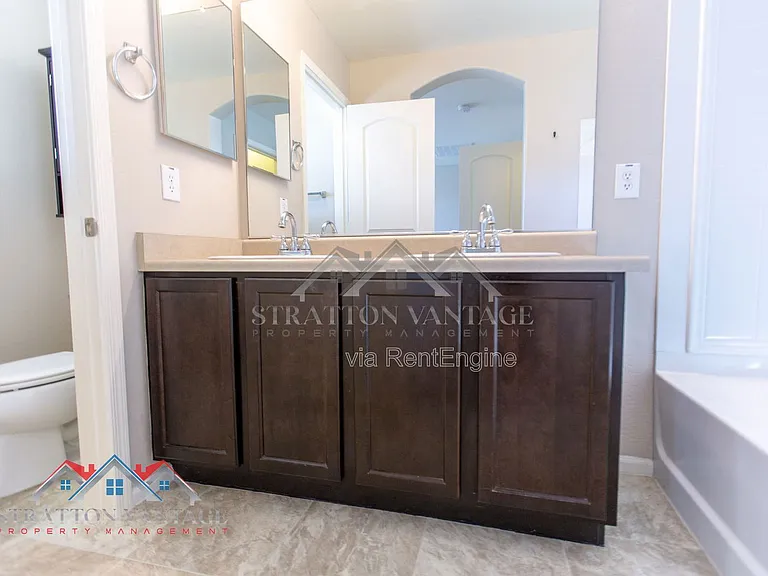 2218 N 77th Dr — Photo 40