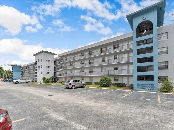 2775 W 52nd St APT 402, Hialeah, FL 33016