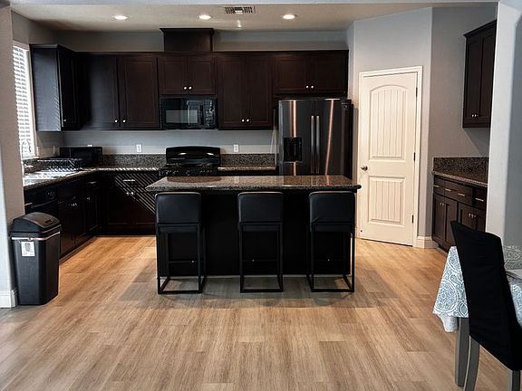 3rd image of 663 Pinelli Dr