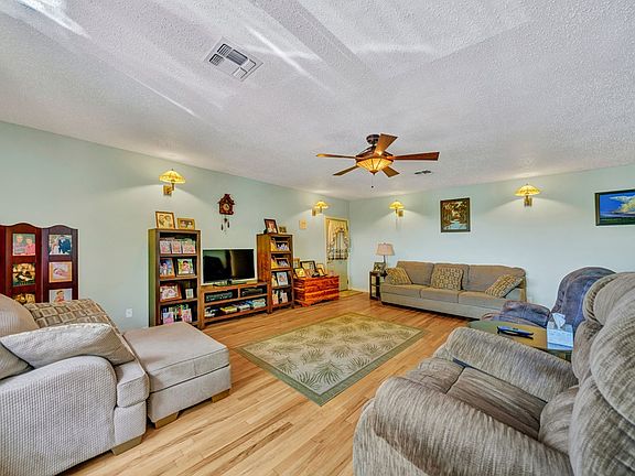 5th image of 131 Madrona Dr