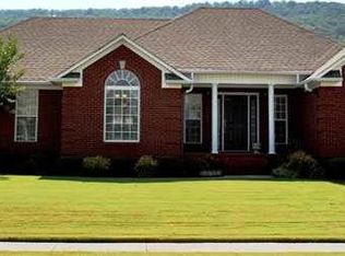 106 Chambray Dr, Owens Cross Roads, AL 35763