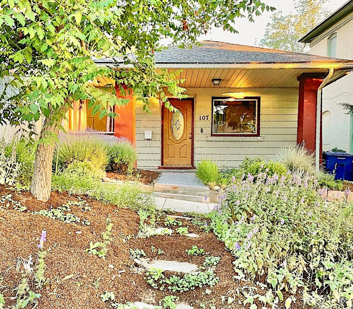 Charming 2 Bed Home with Private Yard - Capitol Hill — Photo 1