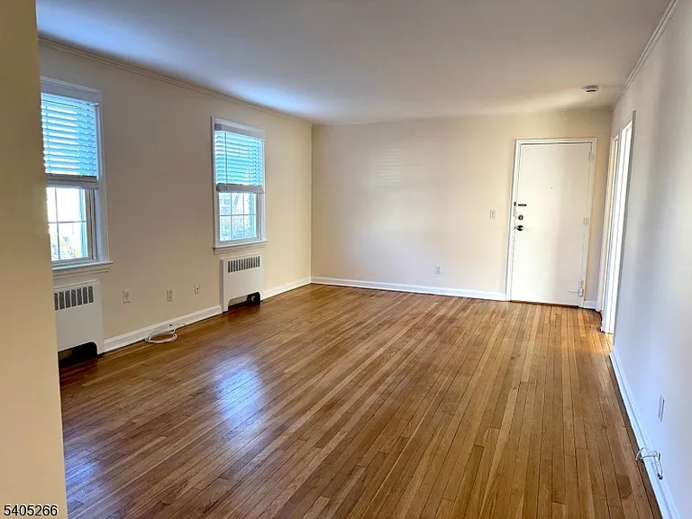 390 Morris Ave #35 — Photo 6