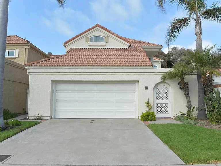37 Port Royale Rd — Photo 1