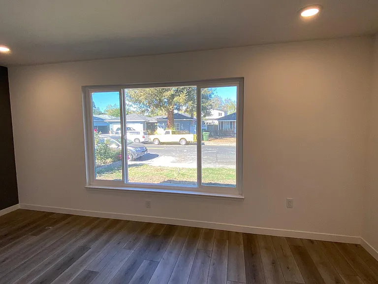 3570 Bennett Ave — Photo 30