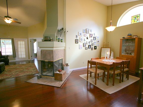 5th image of 690 Barrington Cir