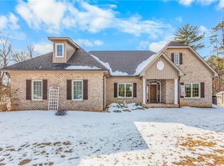 153 Woodridge Dr, Mount Airy, NC 27030