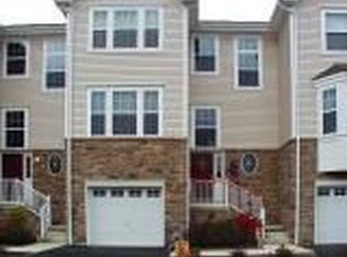 17 Black Bear Ct, Hamburg, NJ 07419