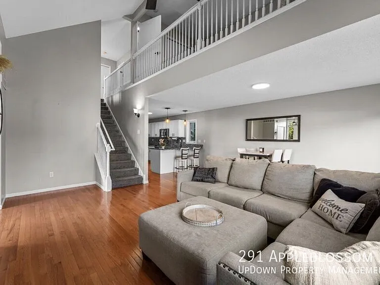 291 Appleblossom Ln — Photo 3